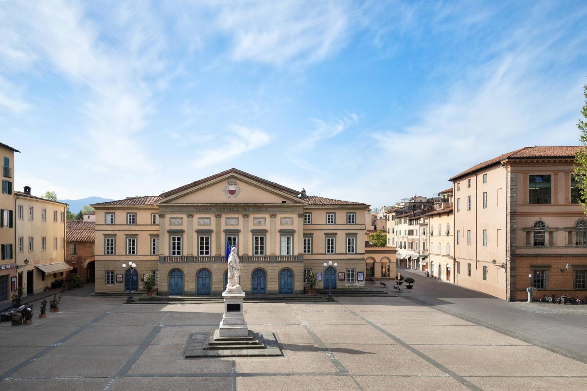 Grand Universe Lucca, Autograph Collection Luaran gambar